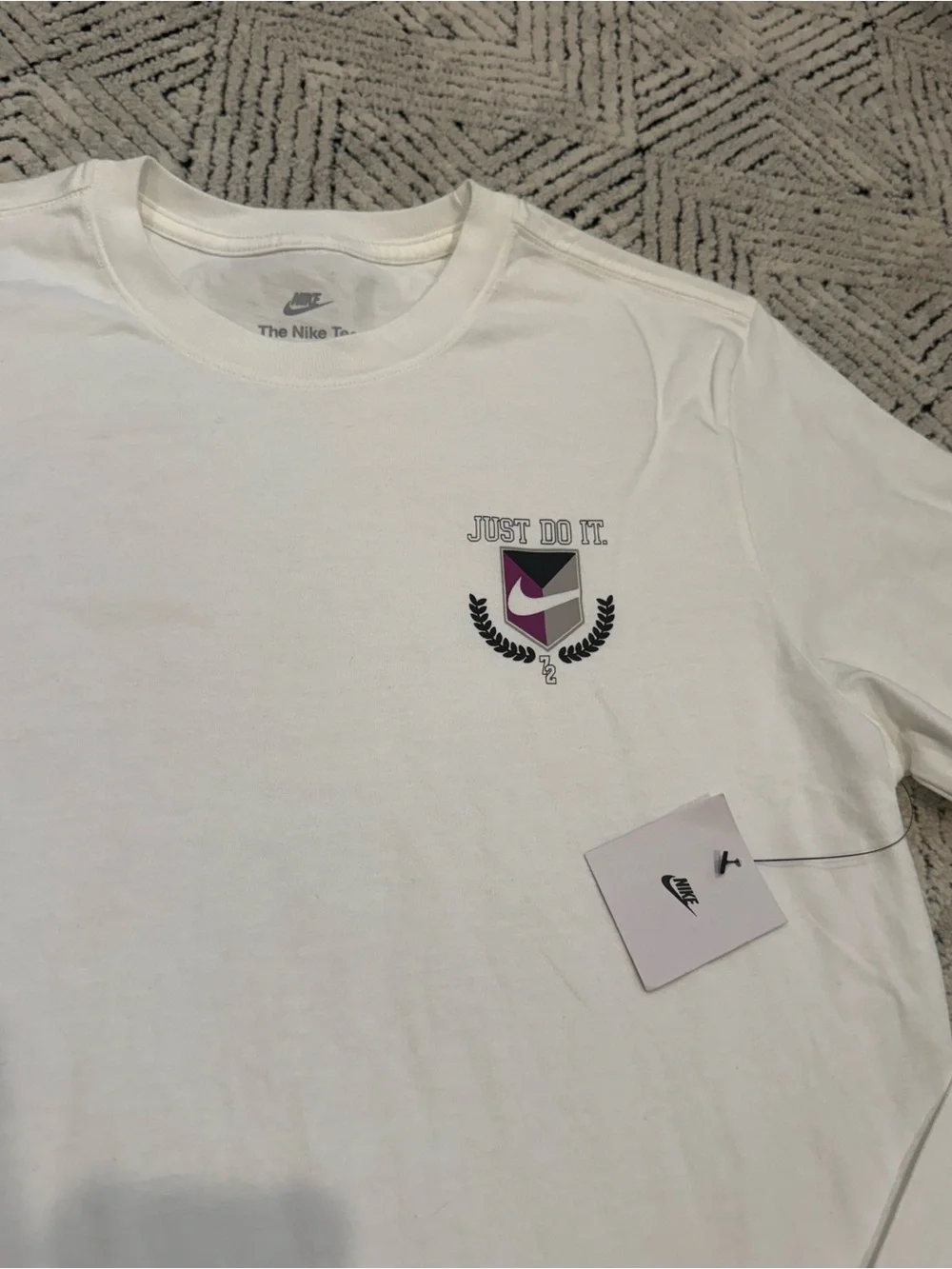 NWT Nike Just Do It Crest Long Sleeve T-Shirt White Men’s M